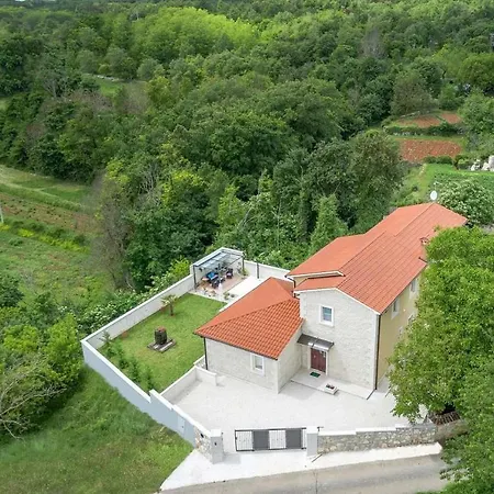 Mira Danjeli