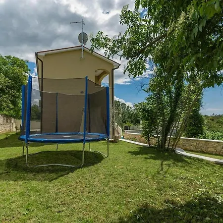 Mira Danjeli